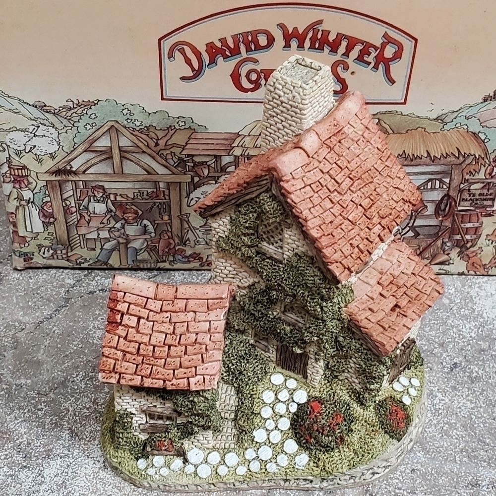 Vintage David Winter Cottage Ivy Cottage 1982 With COA